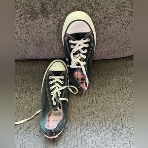 Converse size 9